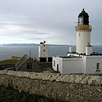 Leuchtturm von Dunnet Head mit Blick auf Hoy