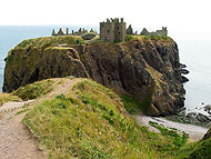 Dunnottar Castle vom Land gesehen