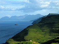 Typischer Steiluferlandschaft auf Skye