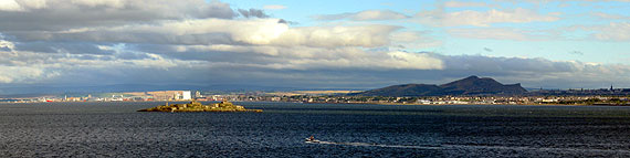 Panorama des Firth of Forth bei Edinburgh