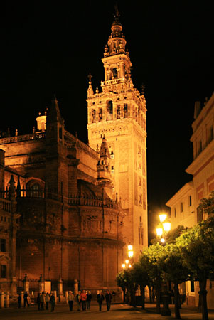 Sevilla - Die Giralda bei Nacht