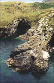 Landzunge und Hhle bei Tintagel